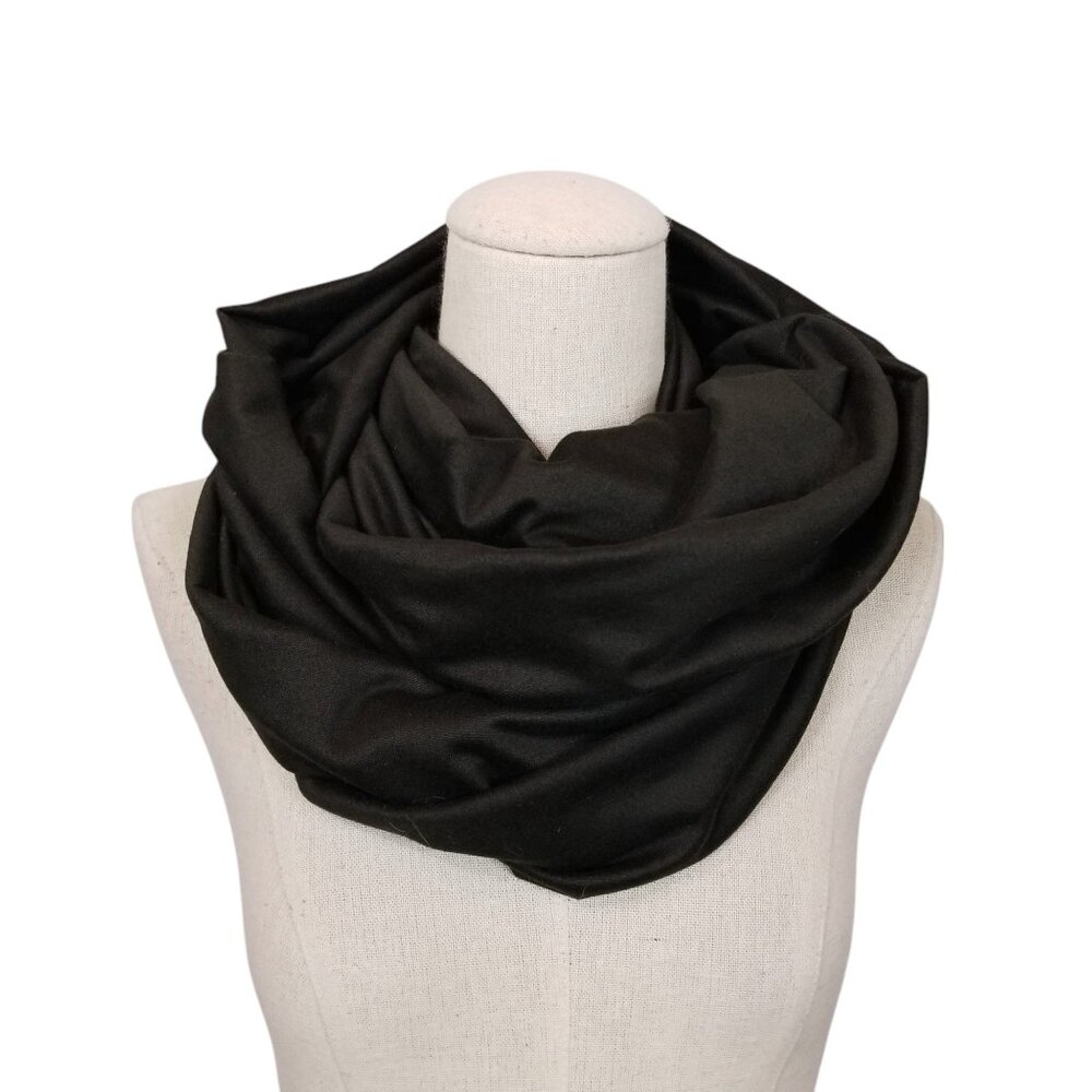 Beyond Yoga Infinity Hidden Pocket Scarf